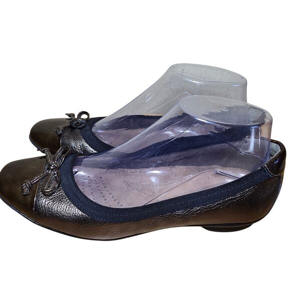 Clarks Artisan Bronze Metallic Cap Toe Ballet Flats Bow Detail Womens Size 7 - Picture 5 of 8